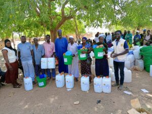 Distribution de kits d'hygiène et de dignité