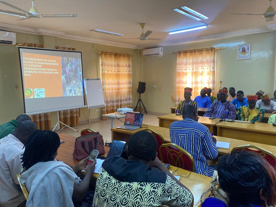 𝐋𝐚𝐧𝐜𝐞𝐦𝐞𝐧𝐭 𝐝𝐮 𝐩𝐫𝐨𝐣𝐞𝐭 : « 𝐑𝐞𝐧𝐟𝐨𝐫𝐜𝐞𝐦𝐞𝐧𝐭 𝐝𝐞𝐬 𝐚𝐩𝐩𝐫𝐨𝐜𝐡𝐞𝐬 𝐭𝐫𝐚𝐧𝐬𝐟𝐨𝐫𝐦𝐚𝐭𝐫𝐢𝐜𝐞𝐬 𝐝𝐞𝐬 𝐧𝐨𝐫𝐦𝐞𝐬 𝐬𝐨𝐜𝐢𝐚𝐥𝐞𝐬 𝐞𝐭 𝐜𝐮𝐥𝐭𝐮𝐫𝐞𝐥𝐥𝐞𝐬 𝐚̀ 𝐭𝐫𝐚𝐯𝐞𝐫𝐬 𝐝𝐞𝐬 𝐬𝐞𝐧𝐬𝐢𝐛𝐢𝐥𝐢𝐬𝐚𝐭𝐢𝐨𝐧𝐬 𝐚̀ 𝐥’𝐡𝐲𝐠𝐢𝐞̀𝐧𝐞 𝐞𝐭 𝐚̀ 𝐥’𝐚𝐬𝐬𝐚𝐢𝐧𝐢𝐬𝐬𝐞𝐦𝐞𝐧𝐭 𝐯𝐢𝐚 𝐥’𝐀𝐓𝐏𝐂 »