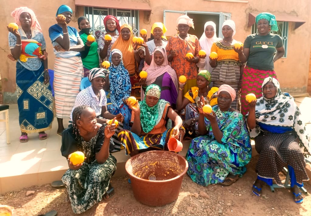 𝐃𝐞 𝐥’𝐞́𝐩𝐚𝐫𝐠𝐧𝐞 𝐚̀ 𝐥𝐚 𝐬𝐚𝐩𝐨𝐧𝐢𝐟𝐢𝐜𝐚𝐭𝐢𝐨𝐧 : 𝐥𝐞𝐬 𝐟𝐞𝐦𝐦𝐞𝐬 𝐝𝐞 𝐆𝐨𝐮𝐫𝐜𝐲 𝐛𝐚̂𝐭𝐢𝐬𝐬𝐞𝐧𝐭 𝐥𝐞𝐮𝐫 𝐢𝐧𝐝𝐞́𝐩𝐞𝐧𝐝𝐚𝐧𝐜𝐞 𝐚𝐯𝐞𝐜 𝐒𝐎𝐋𝐈𝐃𝐄𝐕